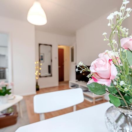 Modern One Bedroom Victoria Apartment London Luaran gambar